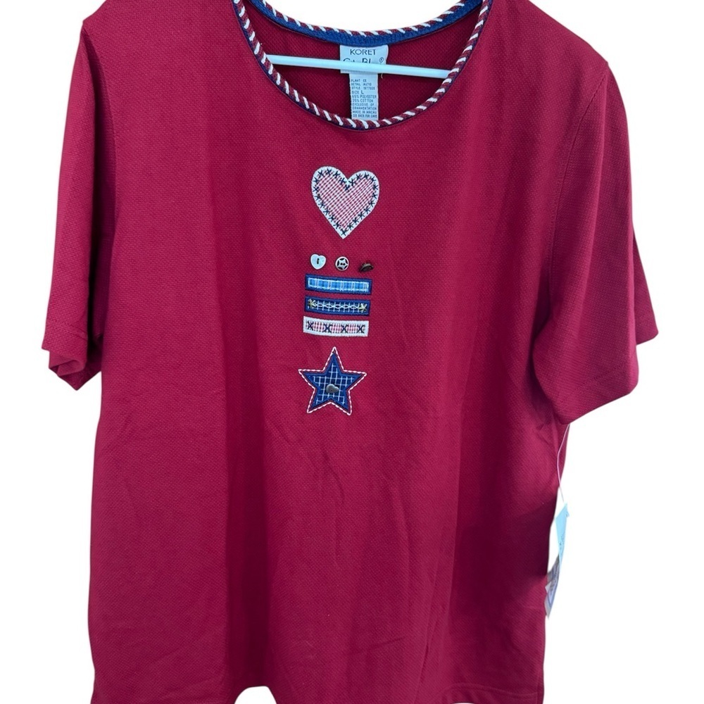 Koret Red Short Sleeve Tee with Decorative Design